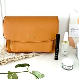 NWT Zoe Crossbody Bag - color: honey